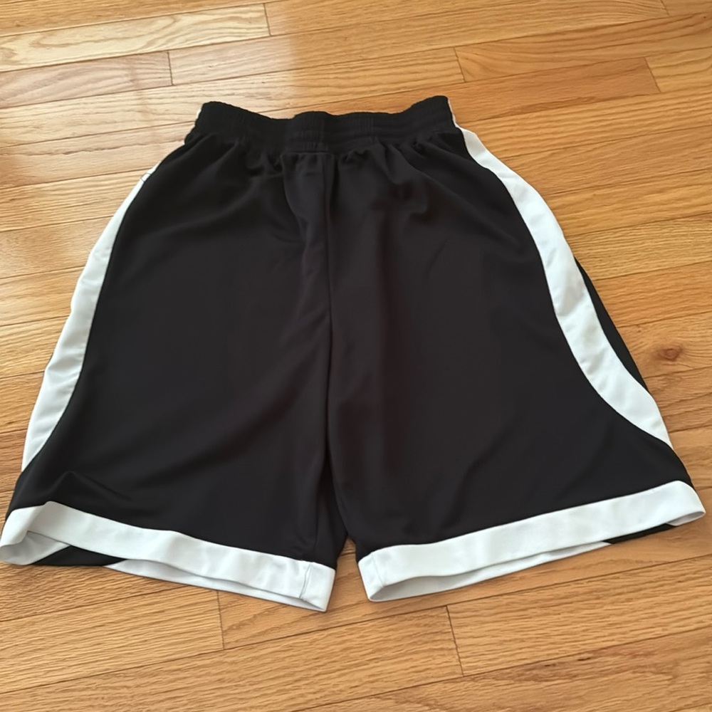 Basketball shorts, black and white, size Adult Medium